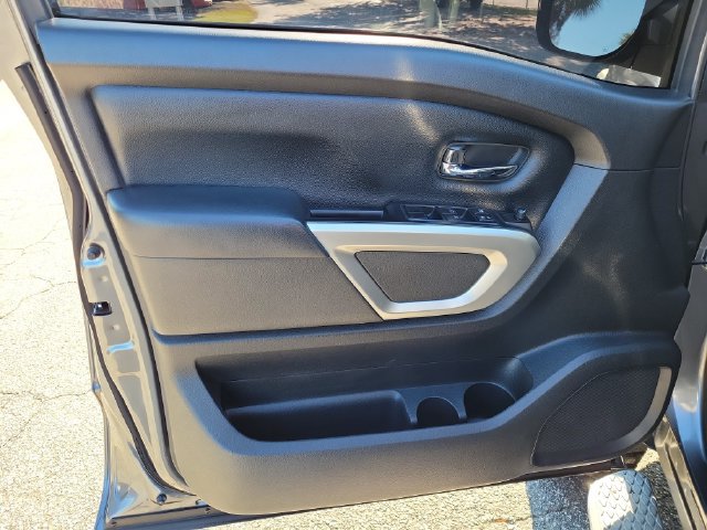 Used 2019 Nissan Titan SV w/ SV Convenience Package AWD/4WD image 14