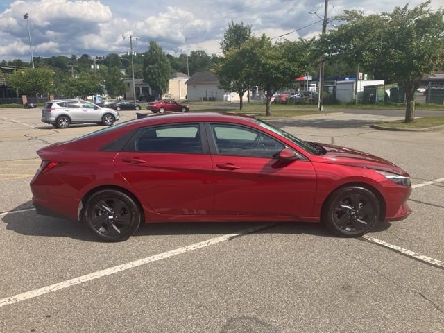 Used 2023 Hyundai Elantra SEL w/ Cargo Package FWD image 4