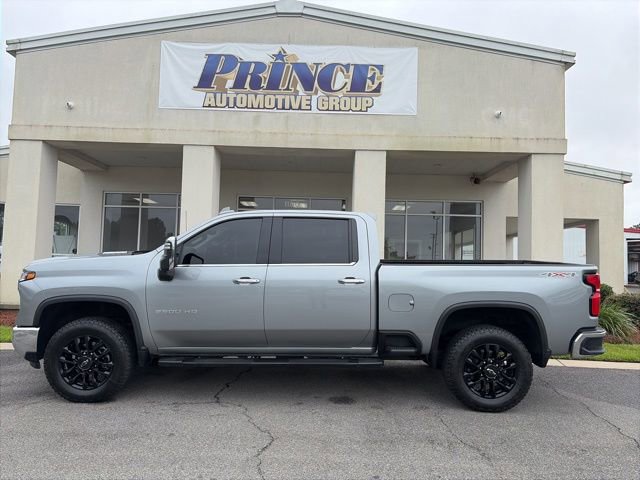 Used 2025 Chevrolet Silverado 2500 LTZ w/ LTZ Plus Package AWD/4WD image 2