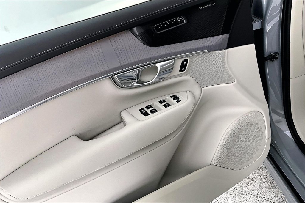 New 2026 Volvo XC90 B6 Ultra w/ Protection Package Premier AWD/4WD image 18