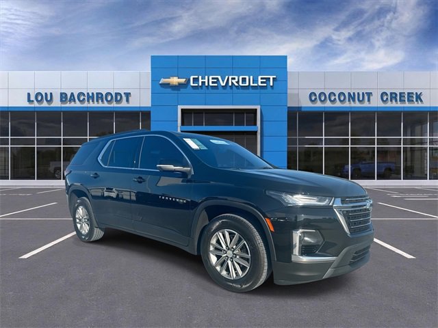 Used 2023 Chevrolet Traverse LT image 2