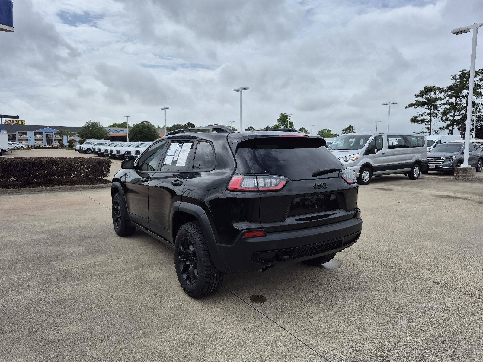 Used 2022 Jeep Cherokee Latitude AWD/4WD image 14