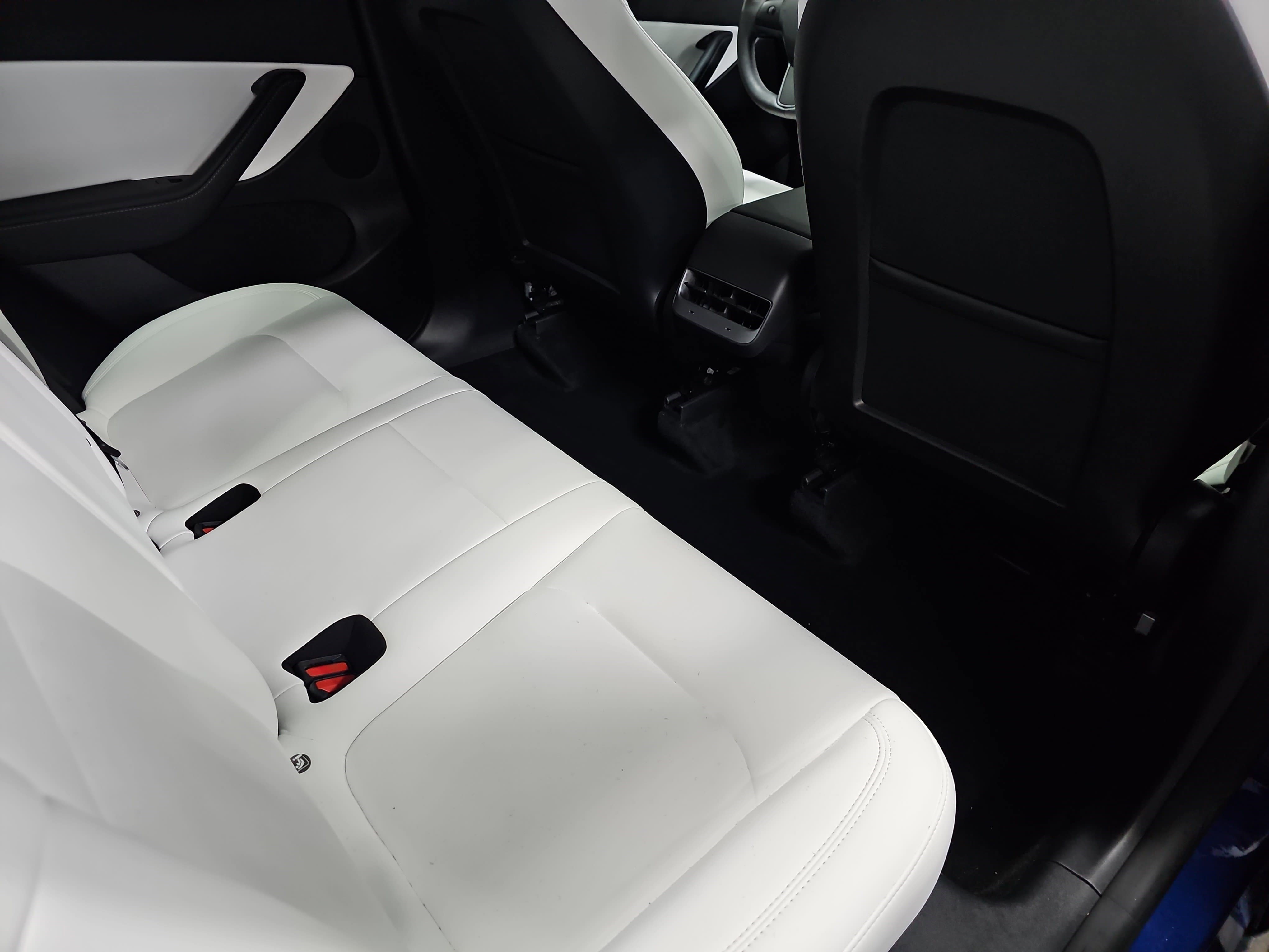 Used 2022 Tesla Model Y Long Range image 11