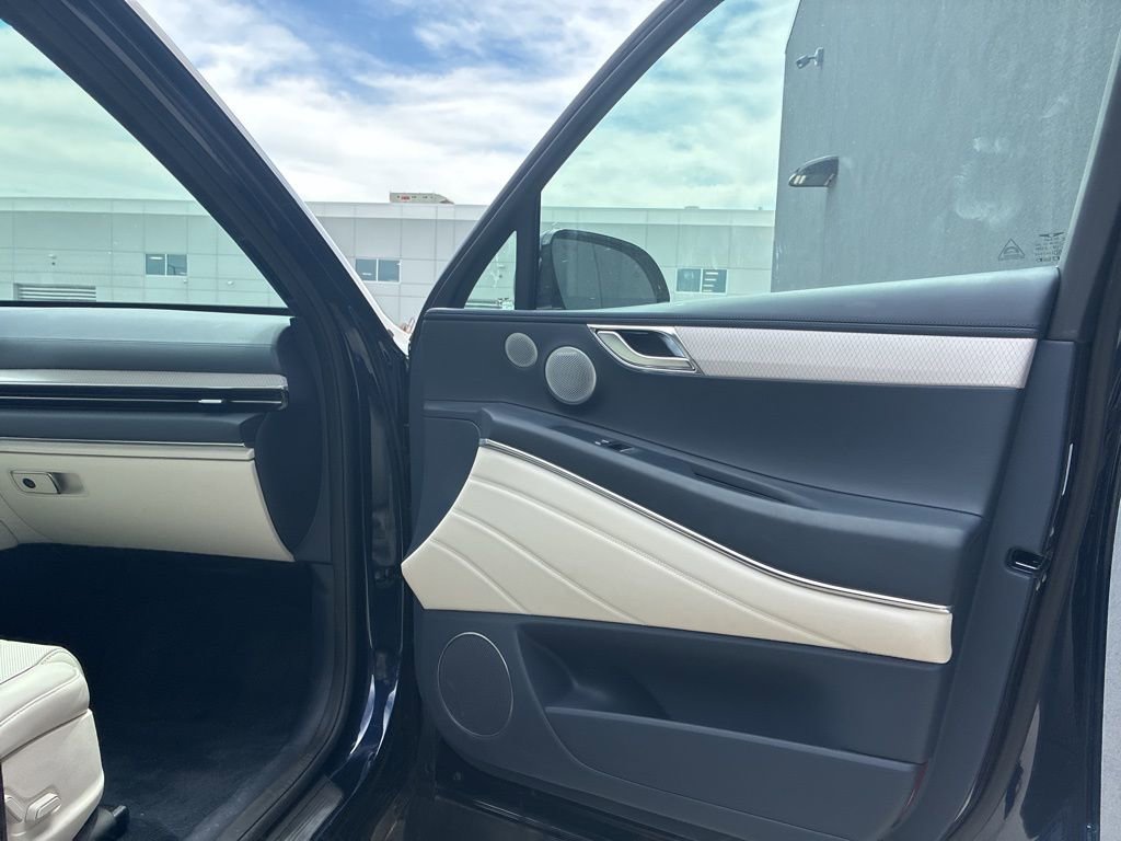 Used 2025 Genesis GV80 3.5T Prestige AWD/4WD image 9