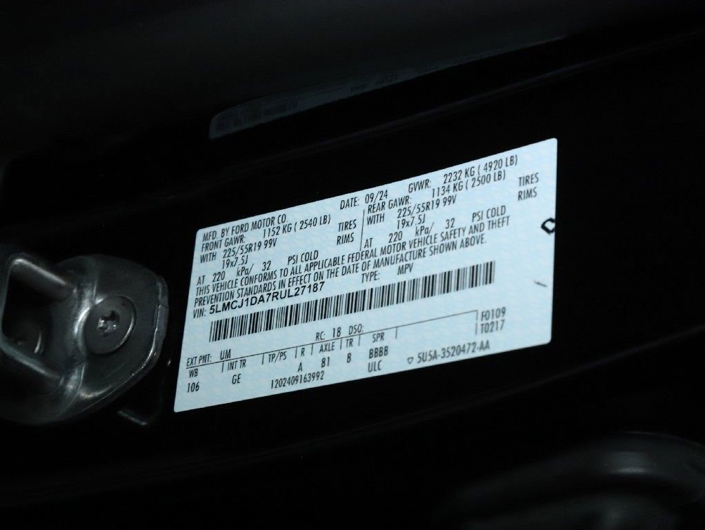 Used 2024 Lincoln Corsair AWD w/ Equipment Group 101A image 22