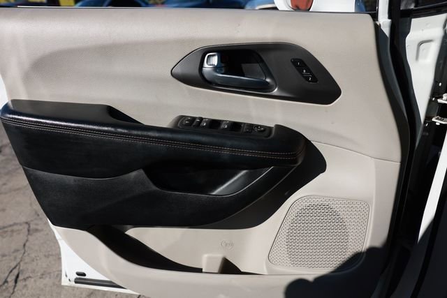 Used 2020 Chrysler Pacifica Touring-L Plus image 54