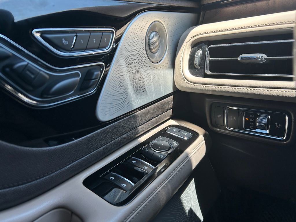 Used 2022 Lincoln Aviator Reserve w/ Equipment Group 201A AWD/4WD image 19