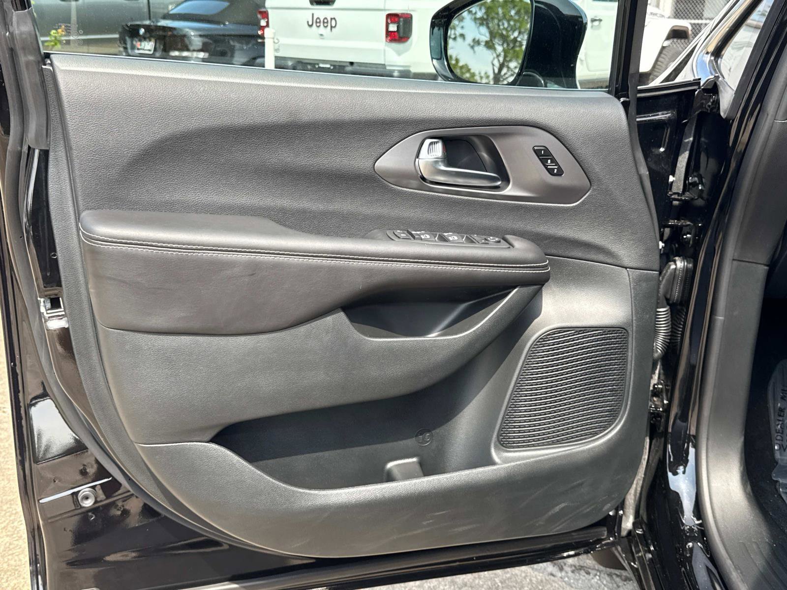 New 2026 Chrysler Pacifica Select FWD image 16