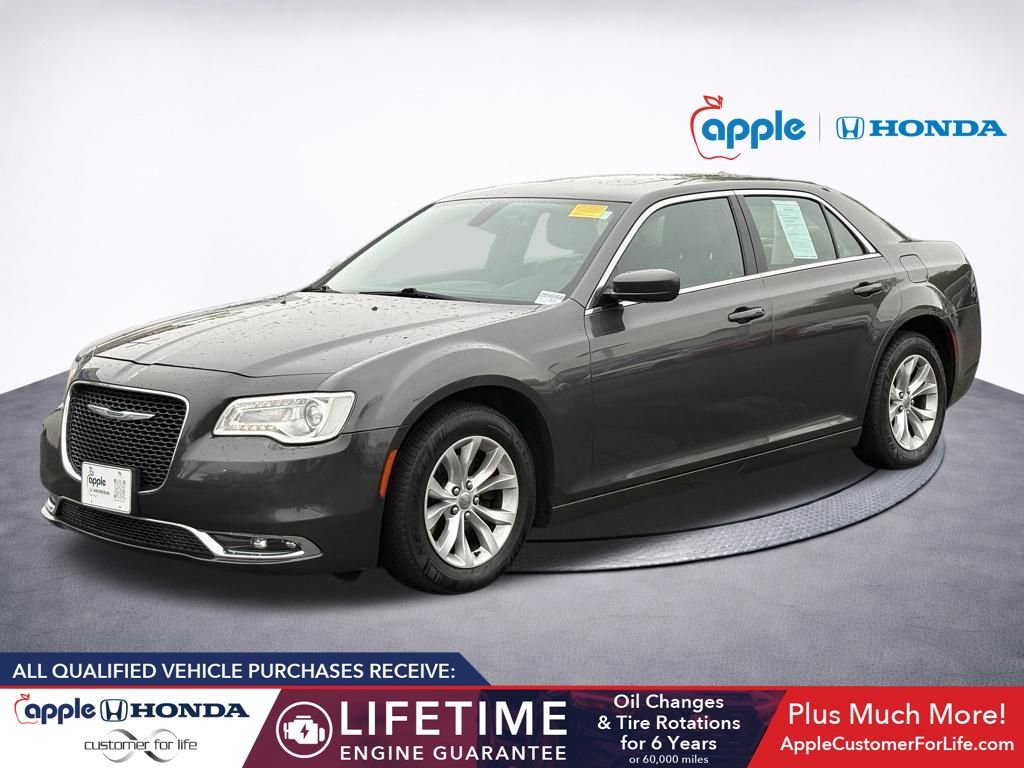 Used 2016 Chrysler 300 Limited RWD image 3