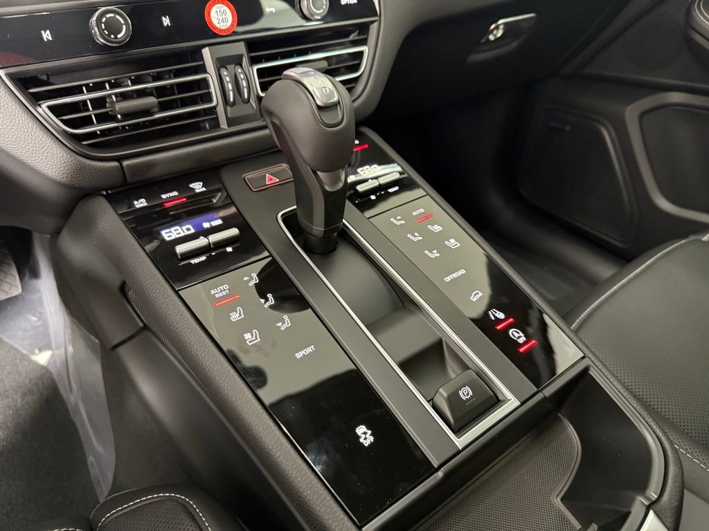 New 2025 Porsche Macan image 34
