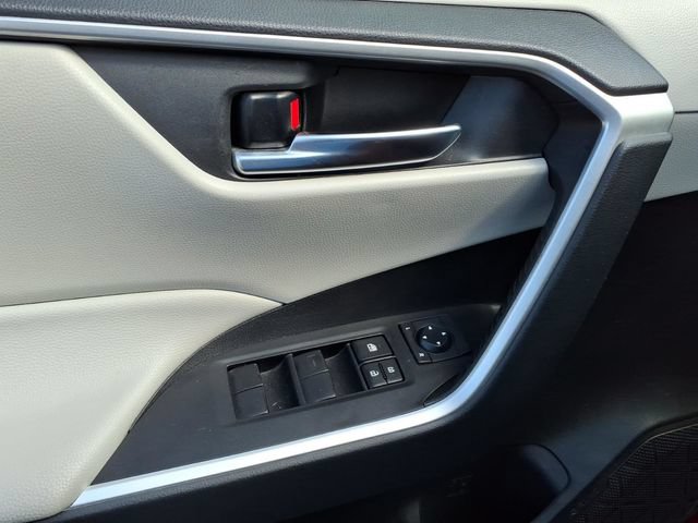 Used 2020 Toyota RAV4 XLE FWD image 11