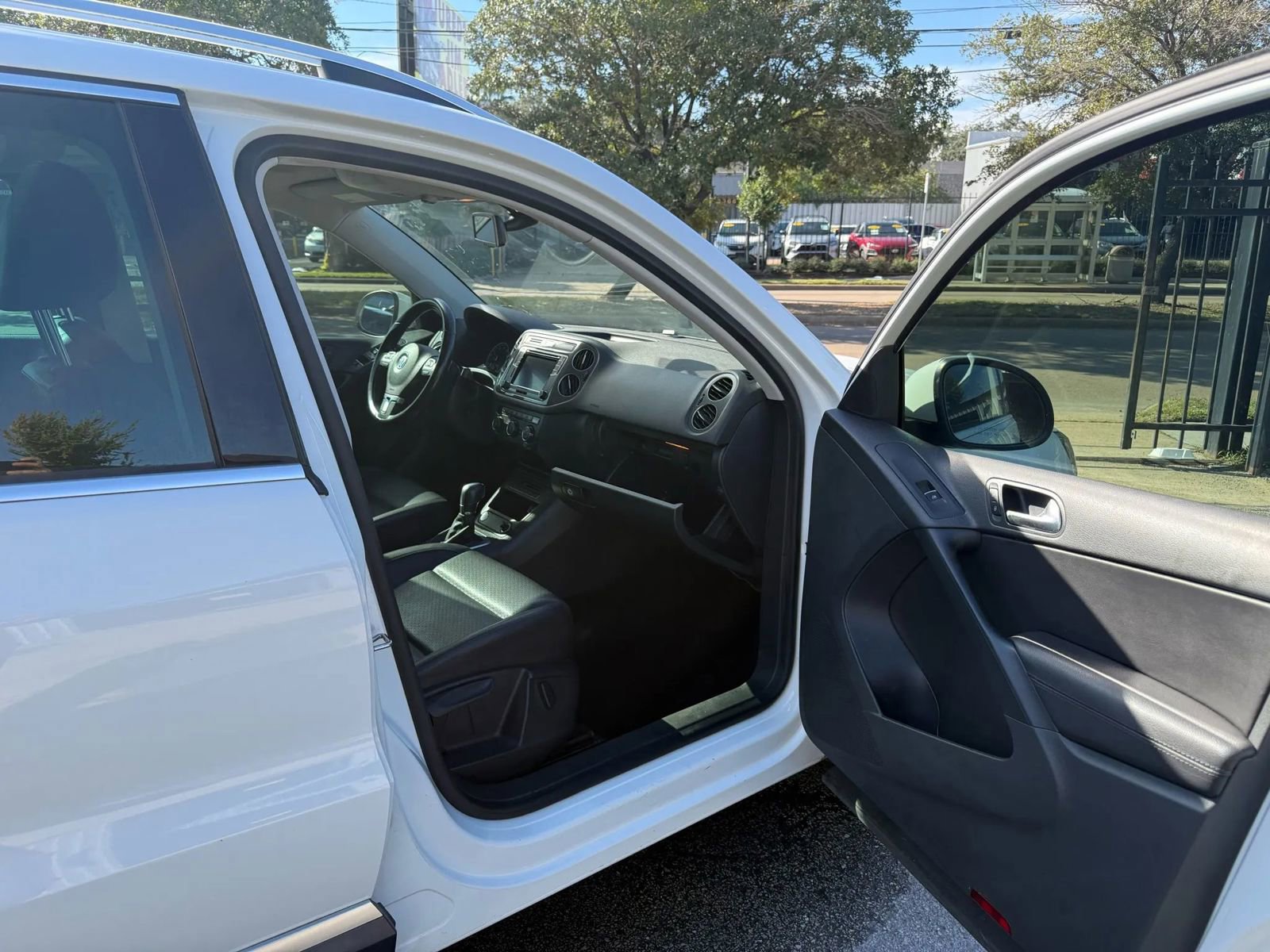 Used 2017 Volkswagen Tiguan Wolfsburg Edition image 13