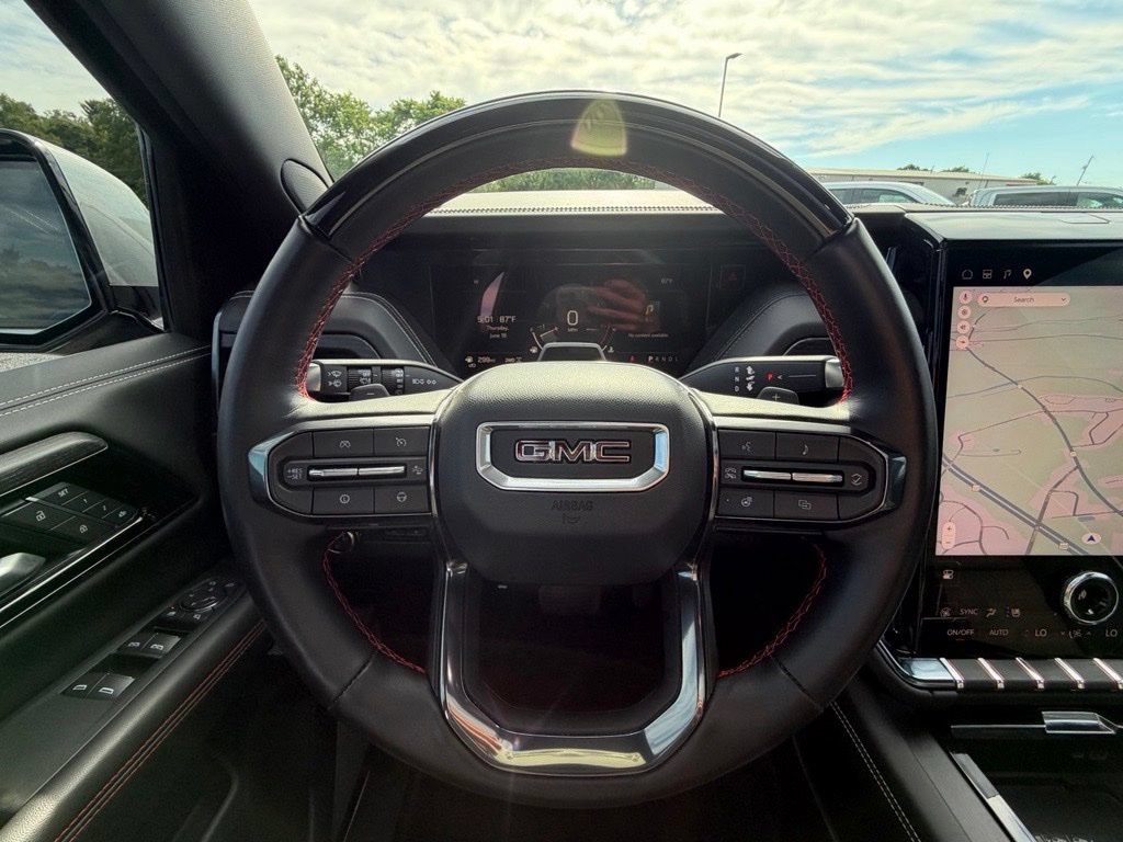 Used 2025 GMC Yukon AT4 Ultimate AWD/4WD image 8