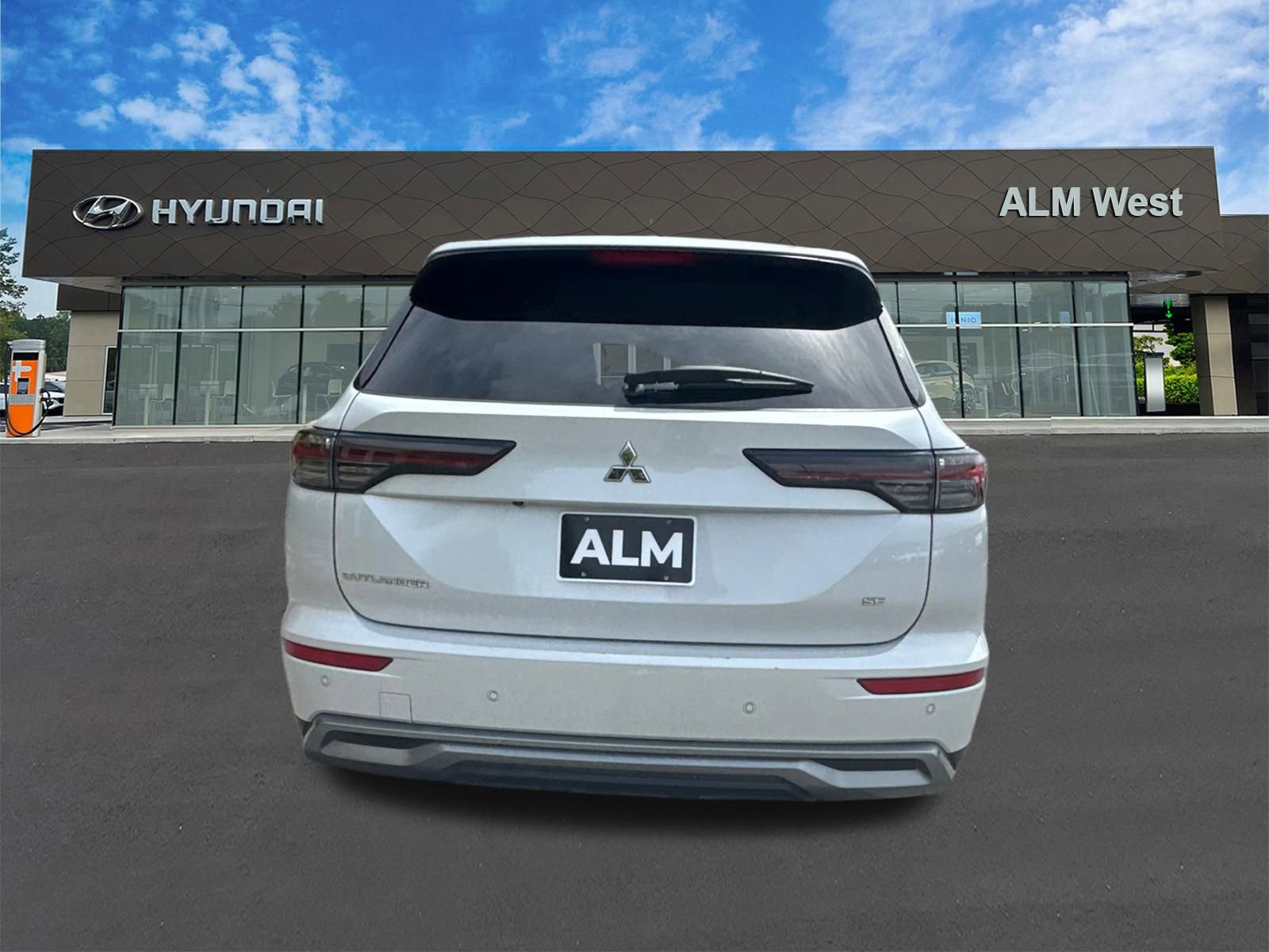 Used 2025 Mitsubishi Outlander SE FWD image 6