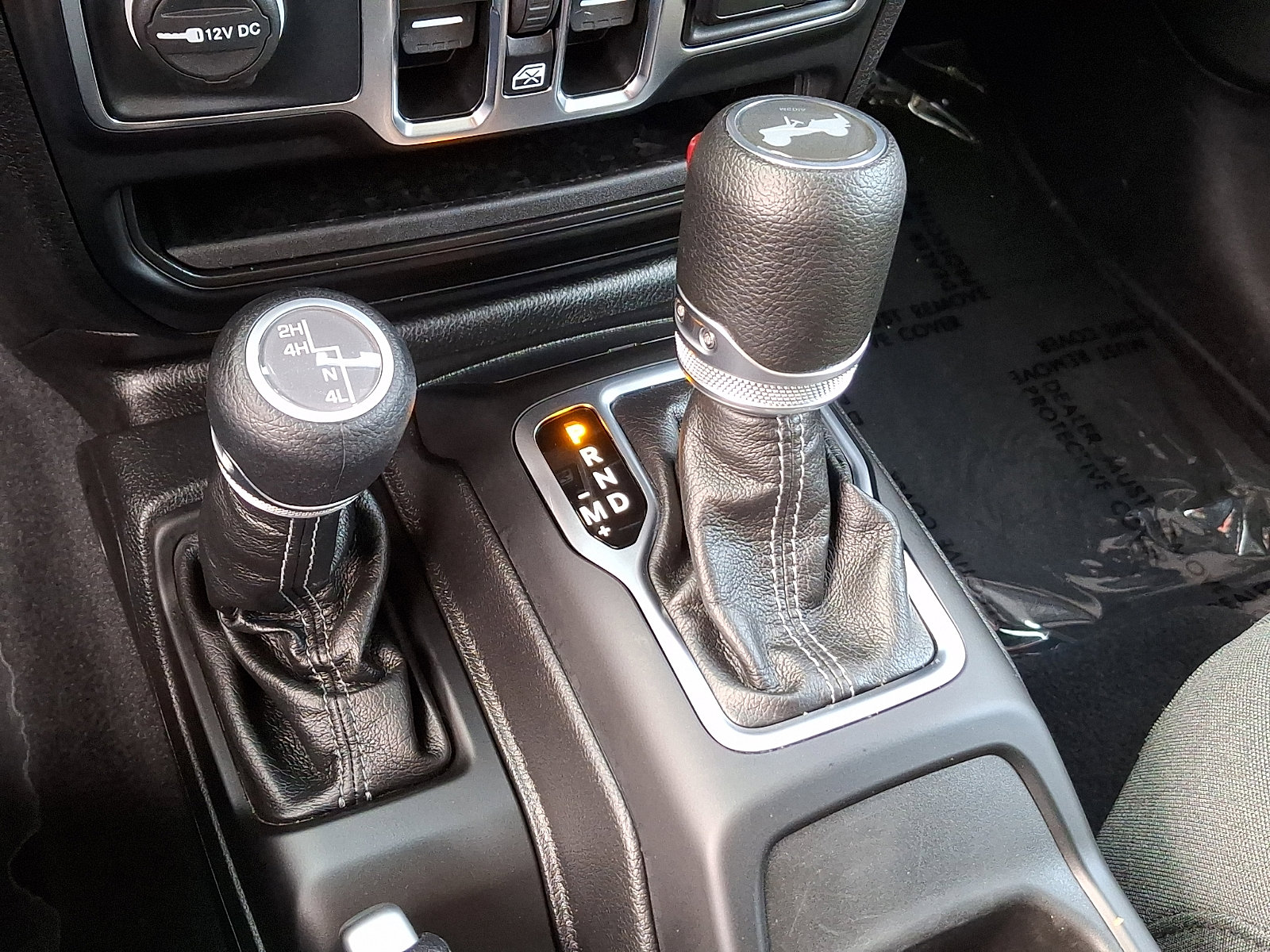 Used 2025 Jeep Wrangler Unlimited Sahara AWD/4WD image 14