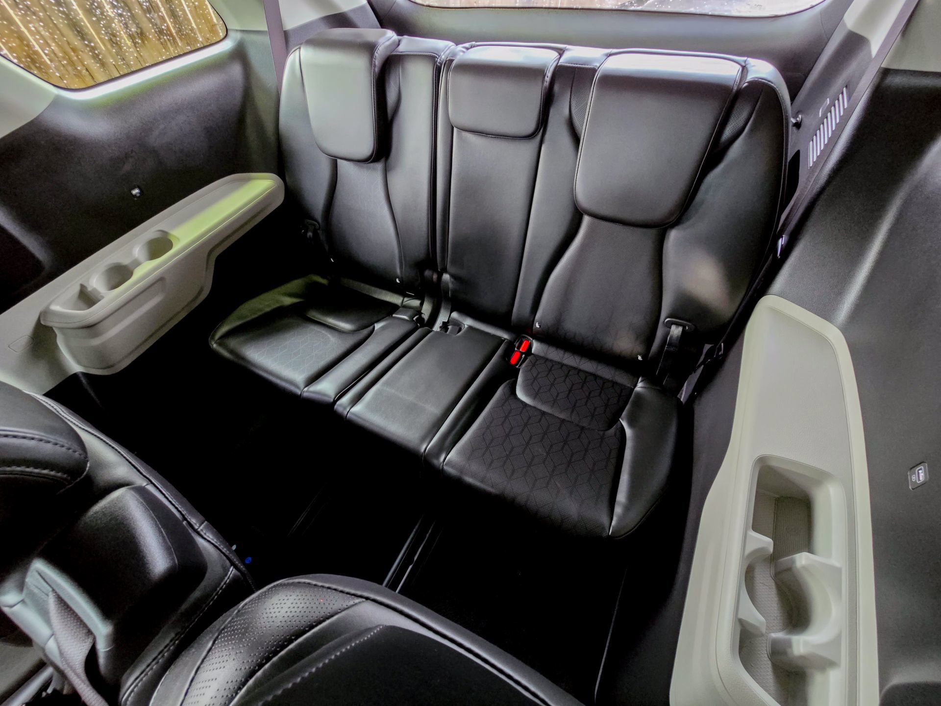 Used 2023 Kia Carnival LX image 21