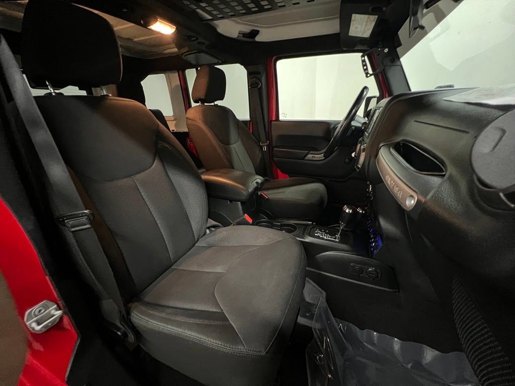 Used 2018 Jeep Wrangler Unlimited Sport w/ Connectivity Group AWD/4WD image 40