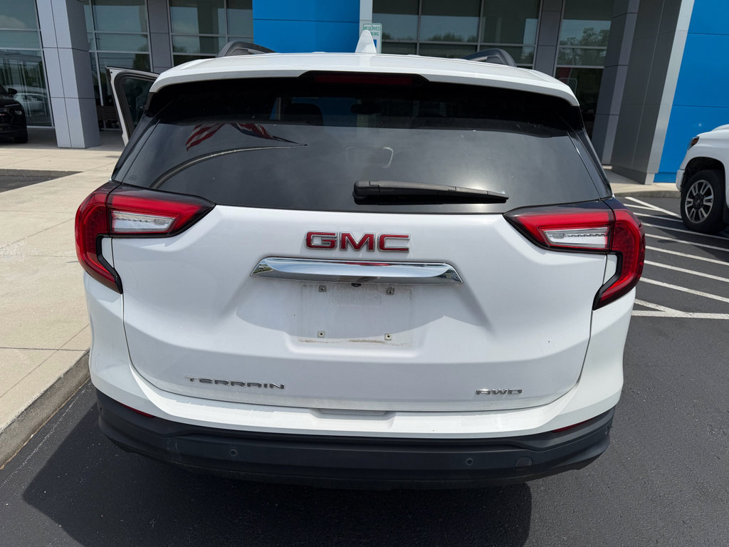 Used 2023 GMC Terrain SLE w/ Driver Convenience Package AWD/4WD image 4