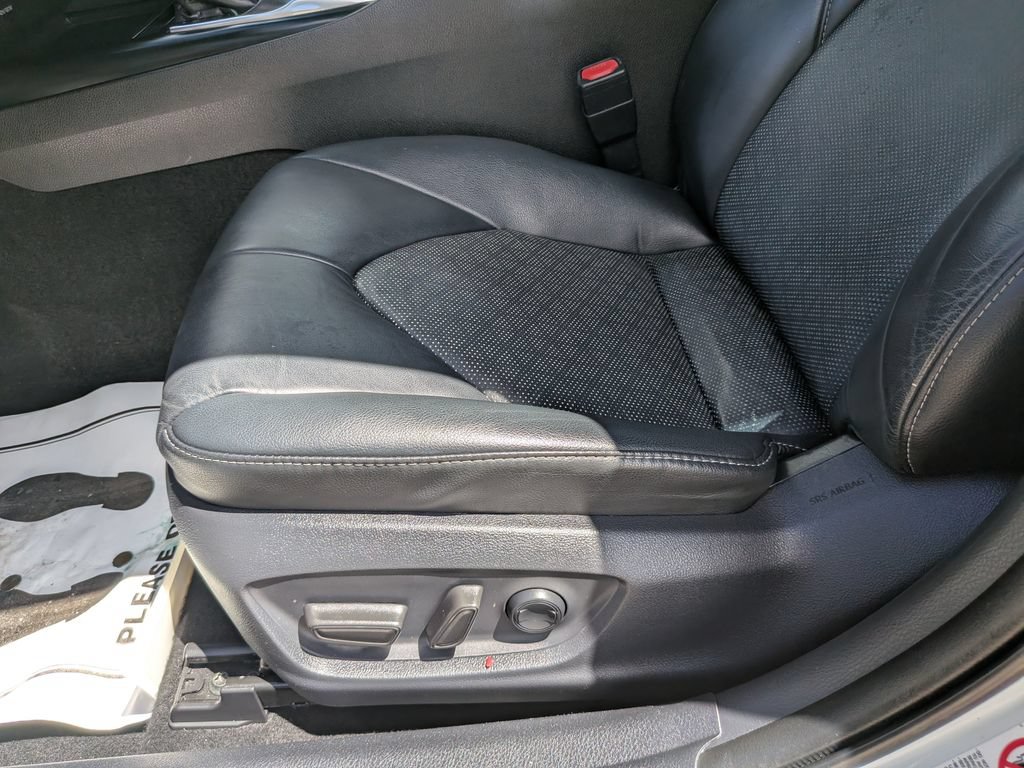 Used 2018 Toyota Camry XSE FWD image 19