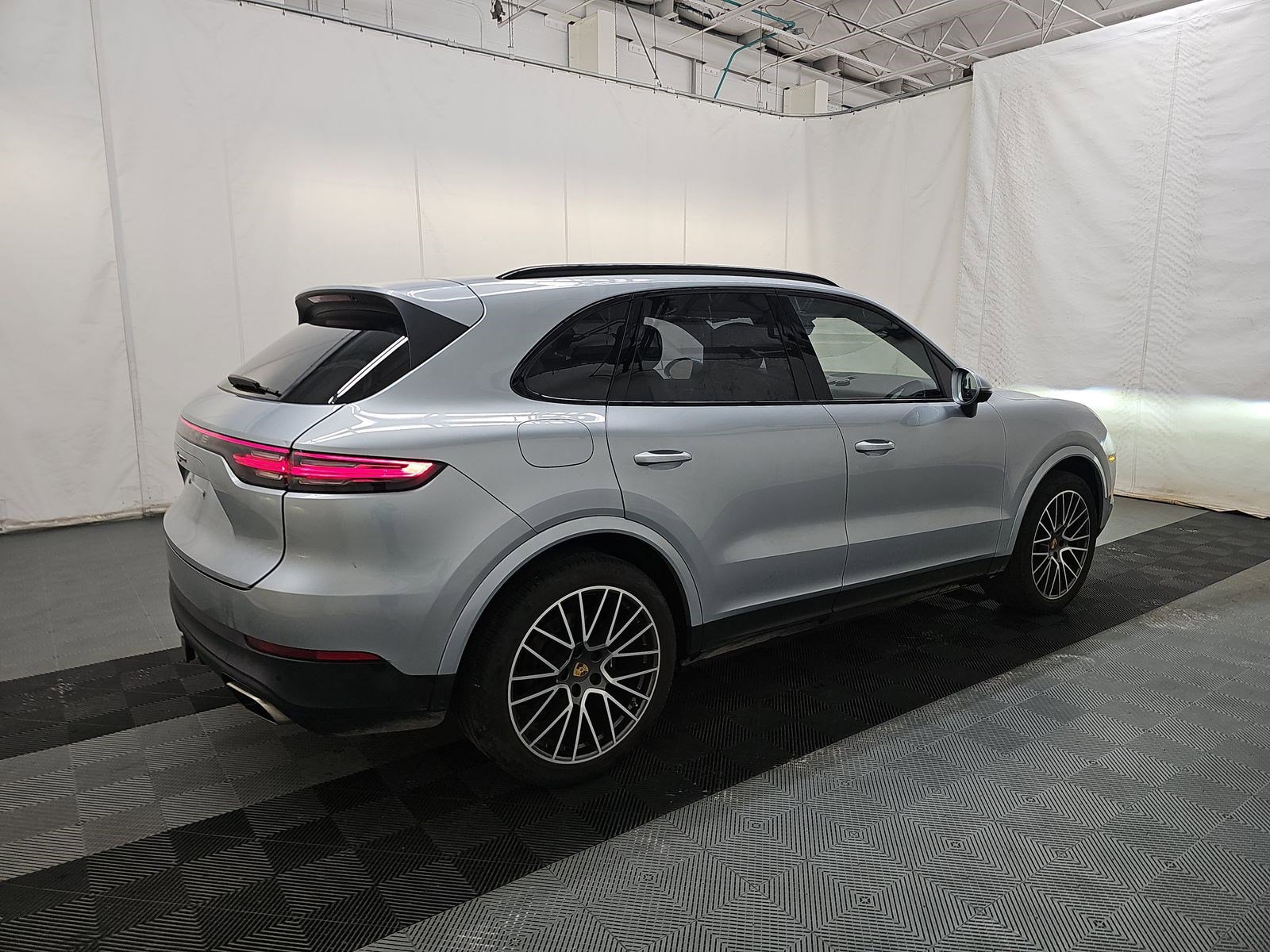 Used 2023 Porsche Cayenne AWD/4WD image 6