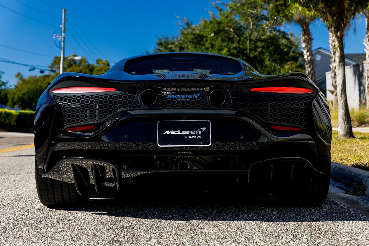 Used 2023 McLaren Artura RWD image 12