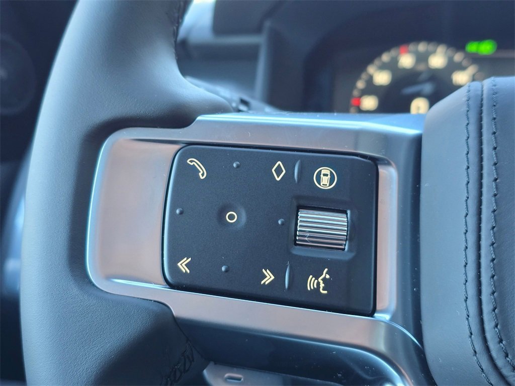 New 2025 Land Rover Discovery Metropolitan Edition image 19