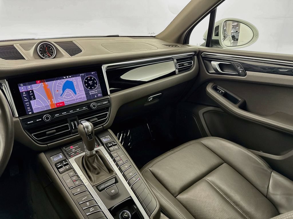 Used 2021 Porsche Macan AWD/4WD image 24