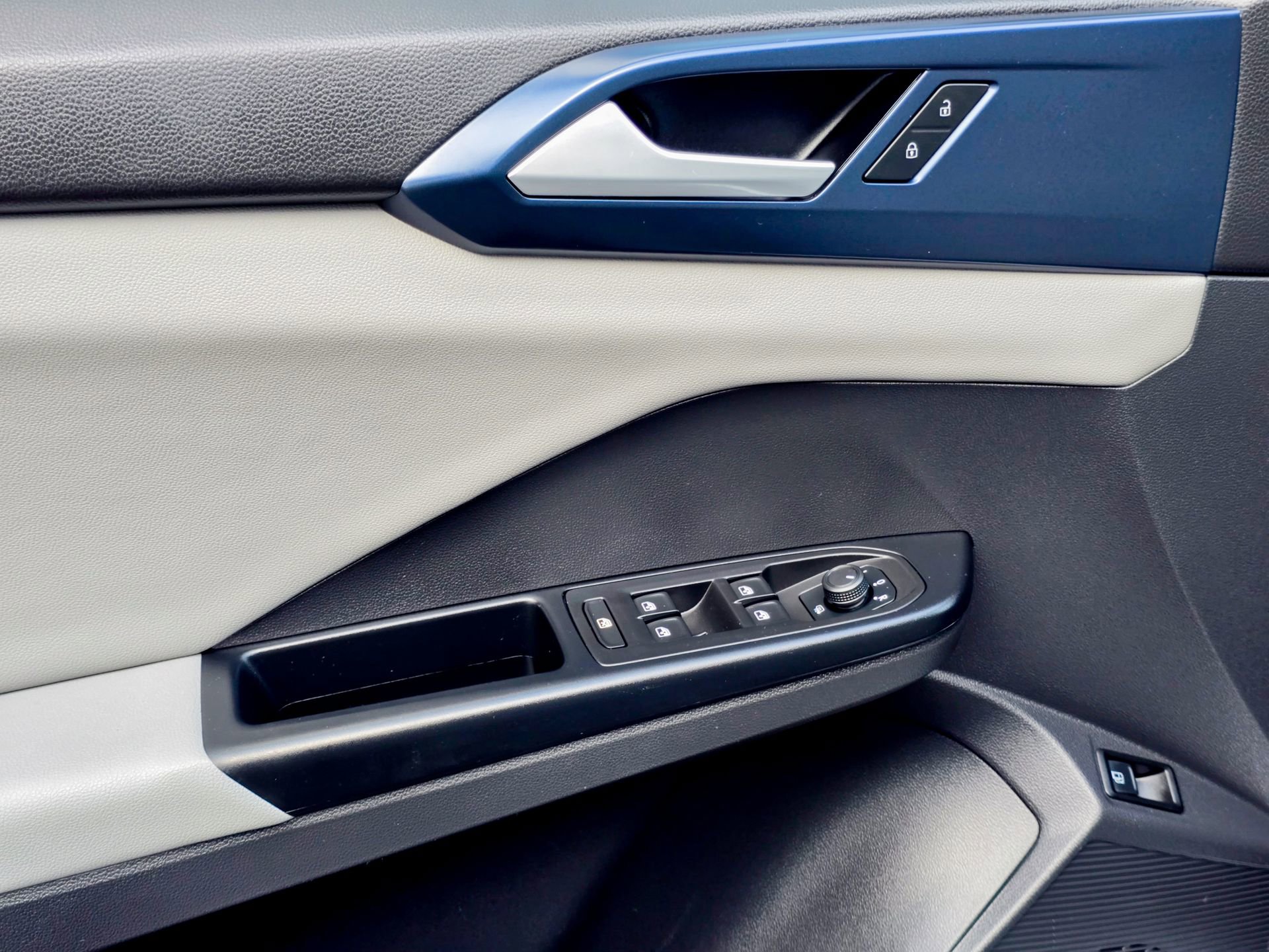 Used 2022 Volkswagen Taos SE image 12