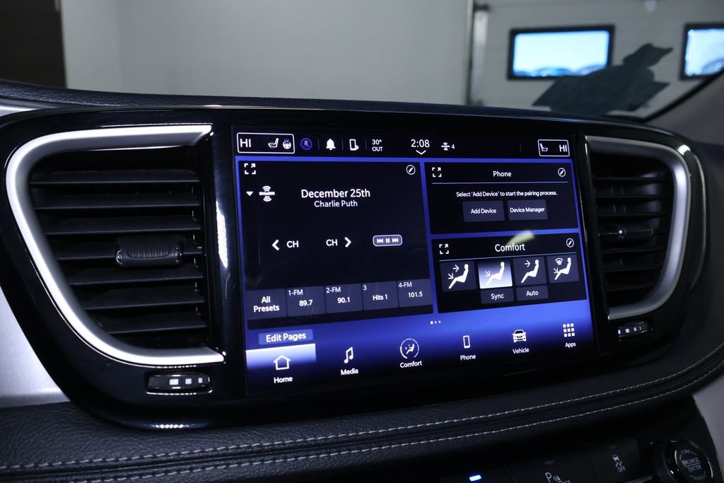 Used 2023 Chrysler Pacifica Touring-L image 28