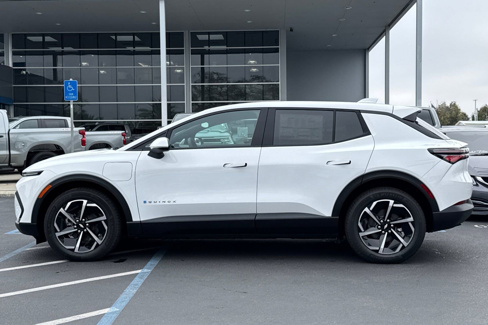 New 2026 Chevrolet Equinox EV LT image 6