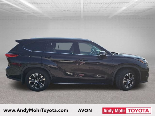 Used 2022 Toyota Highlander XLE AWD/4WD image 8