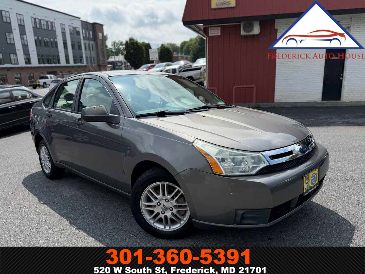 Used 2009 Ford Focus SE FWD image 1