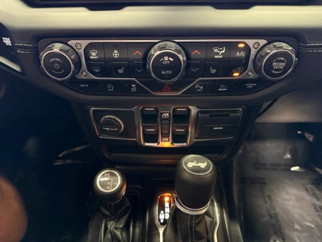 Used 2024 Jeep Wrangler Unlimited Sahara w/ Technology Group AWD/4WD image 37