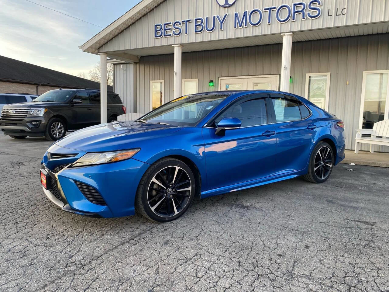 Used 2018 Toyota Camry XSE image 2