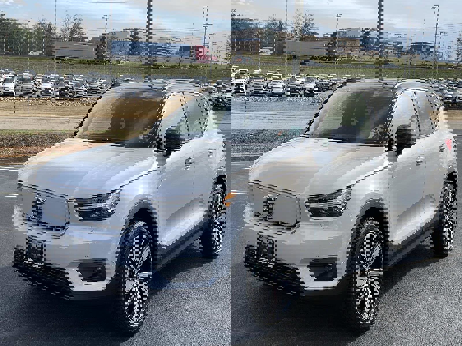 Certified 2022 Volvo XC40 P8 Recharge Plus image 3