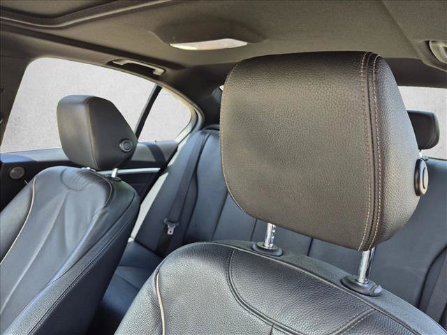 Used 2017 BMW 340i Sedan RWD image 14