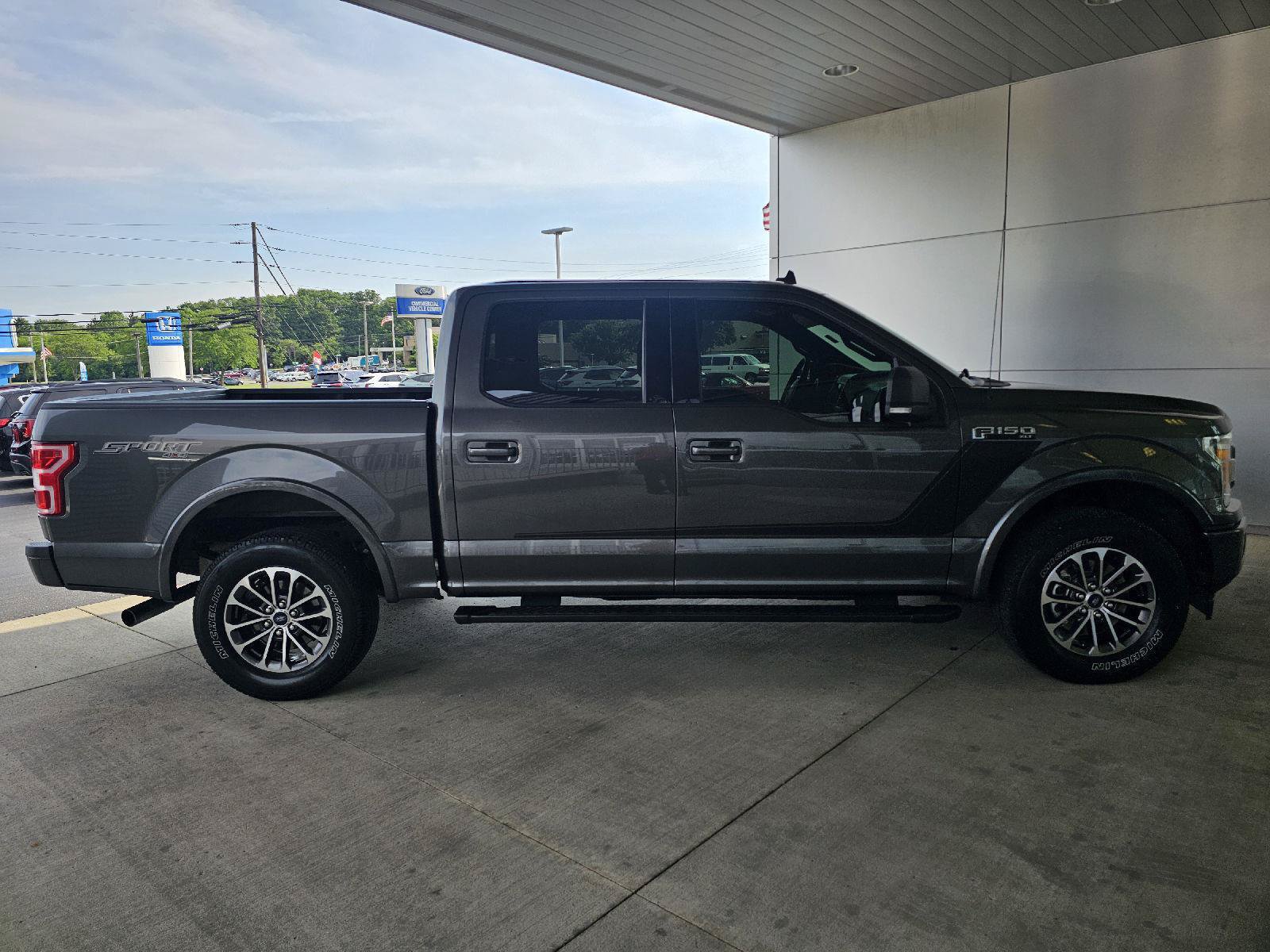 Used 2019 Ford F150 XLT w/ Equipment Group 302A Luxury AWD/4WD image 6