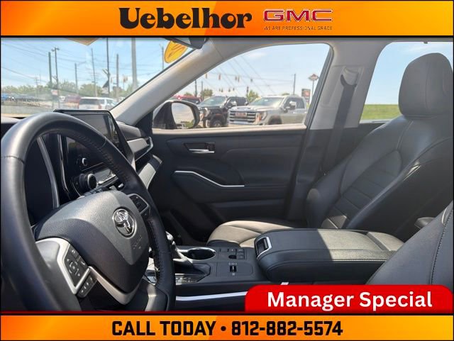 Used 2023 Toyota Highlander XLE FWD image 26
