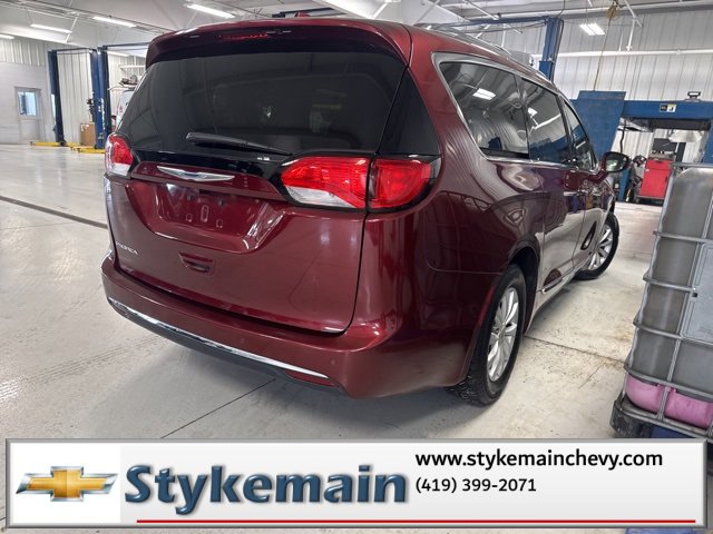 Used 2019 Chrysler Pacifica Touring-L image 13