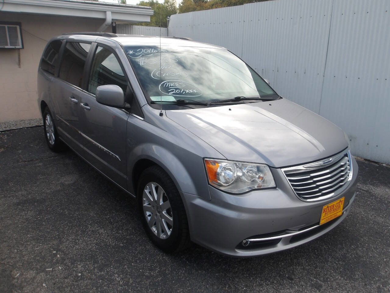 Used 2016 Chrysler Town & Country Touring