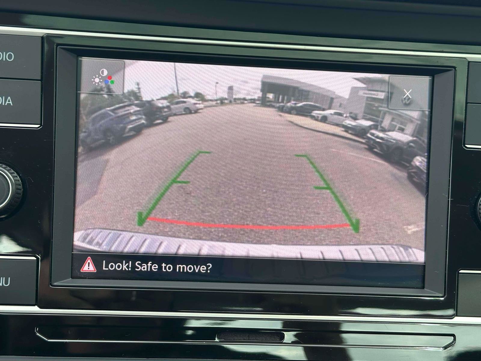 Used 2024 Volkswagen Jetta SE w/ Panoramic Sunroof Package FWD image 29