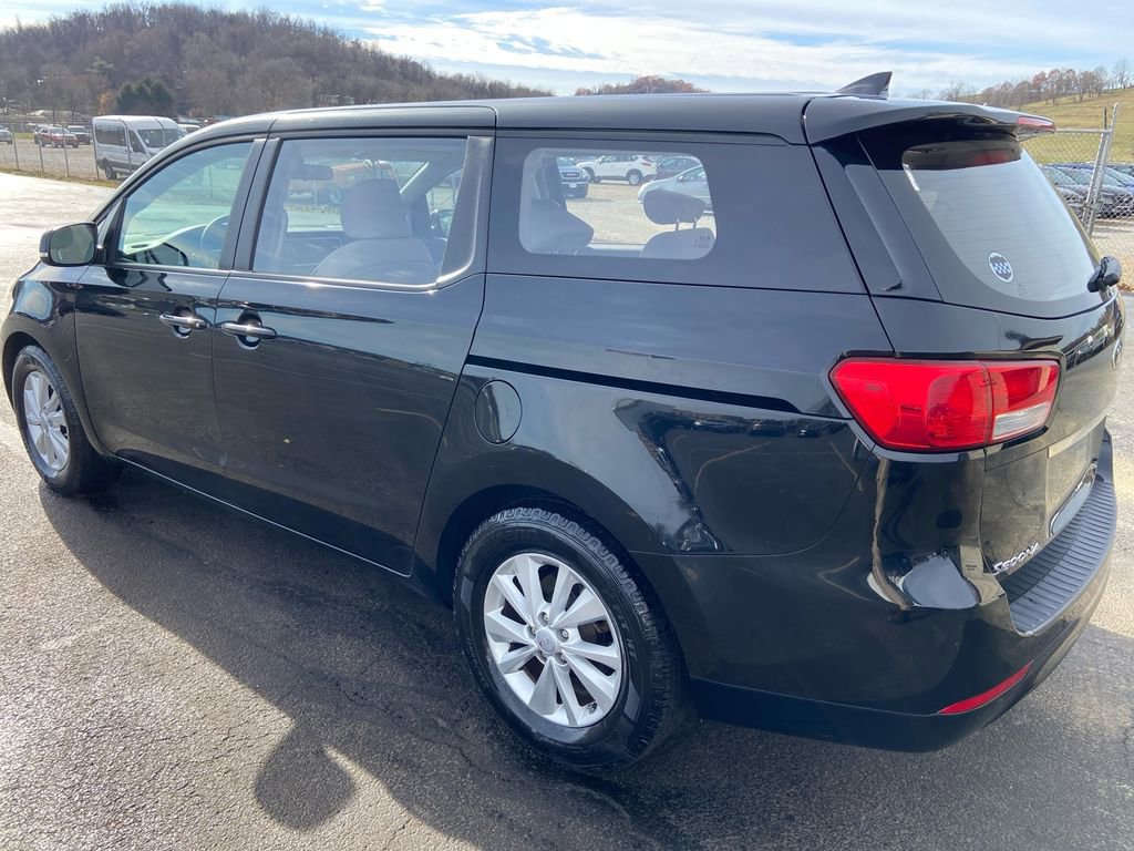 Used 2018 Kia Sedona L image 5
