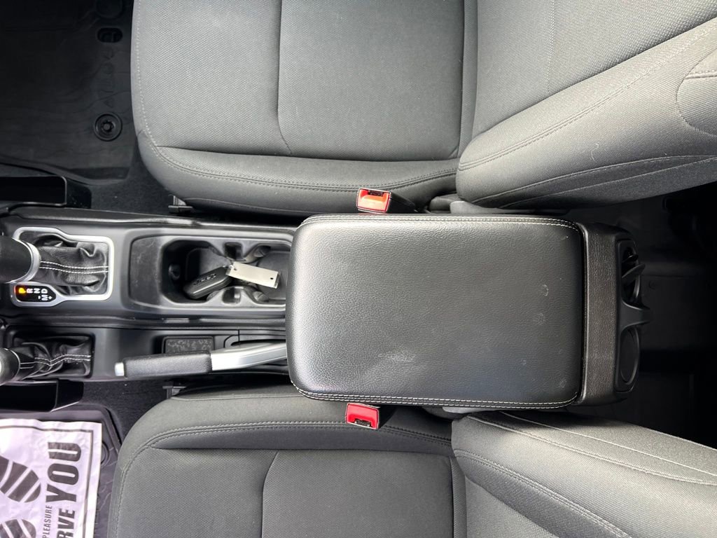 Used 2018 Jeep Wrangler Unlimited Sahara image 24