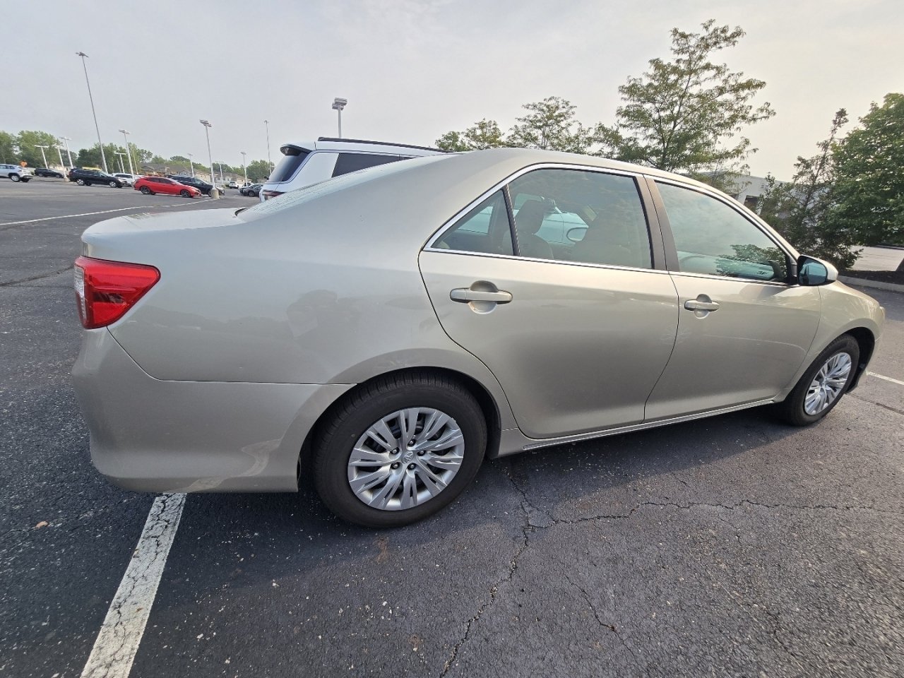 Used 2014 Toyota Camry LE FWD image 8