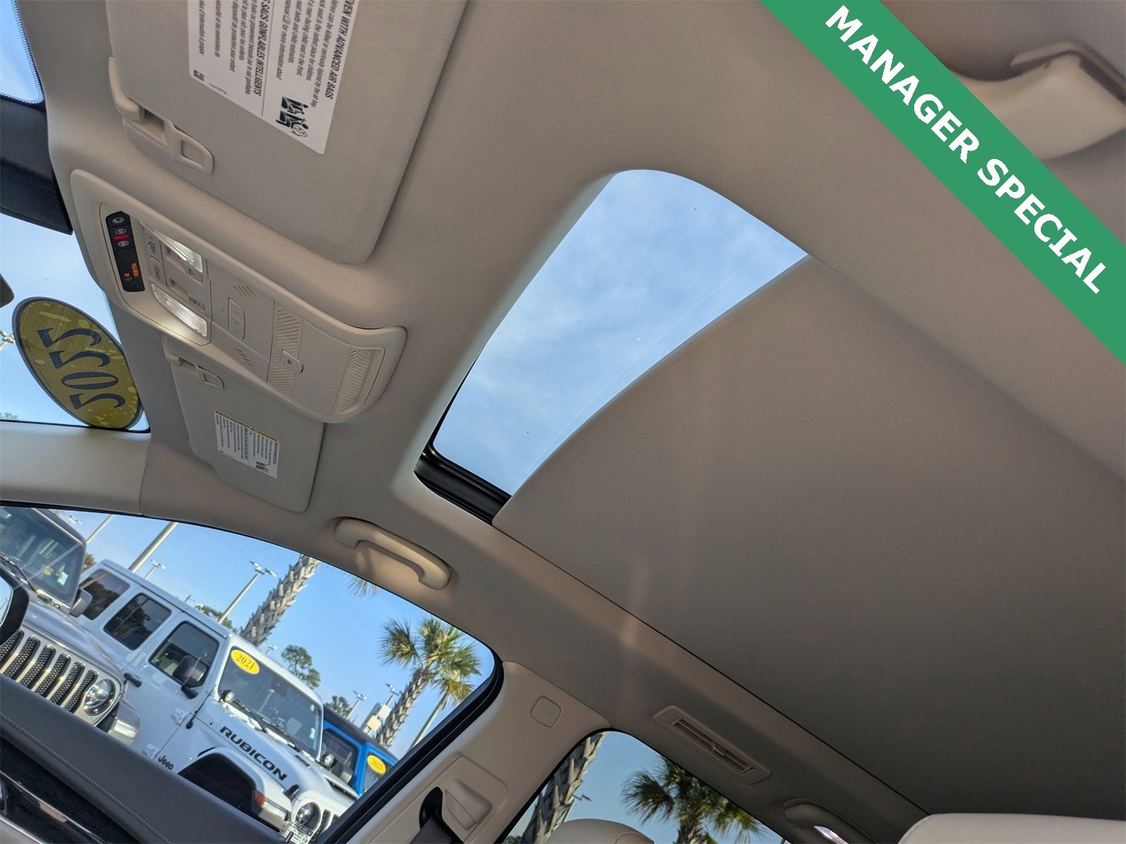 Used 2022 Cadillac XT6 Premium Luxury w/ Technology Package image 24