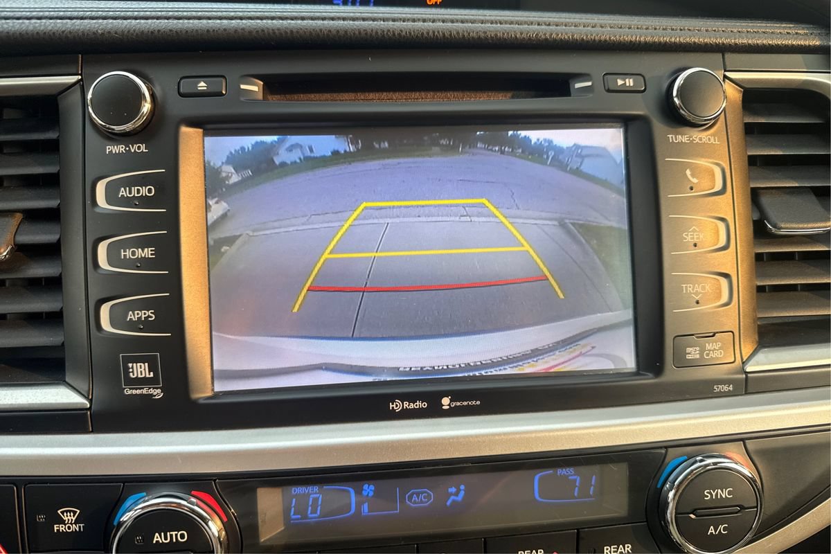 Used 2014 Toyota Highlander Limited FWD image 30