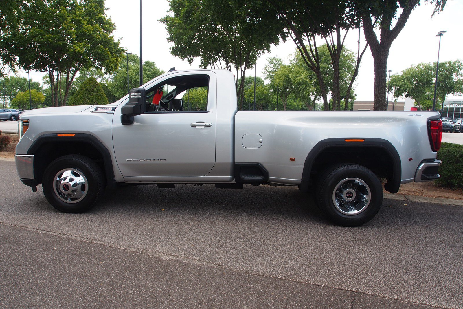 Used 2022 GMC Sierra 3500 SLE w/ SLE Convenience Package AWD/4WD image 4