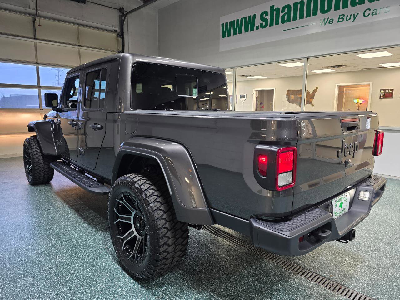 Used 2025 Jeep Gladiator Sport image 9