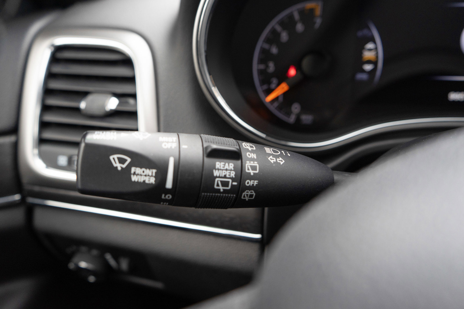 Used 2018 Jeep Grand Cherokee Limited w/ Trailer Tow Group IV image 25