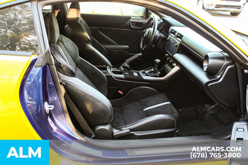 Used 2022 Toyota GR86 Premium w/ ALL Weather Mat Package (TMS) image 16